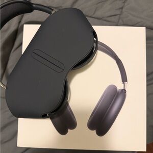 Apple Over-Ear Headphones - Black
